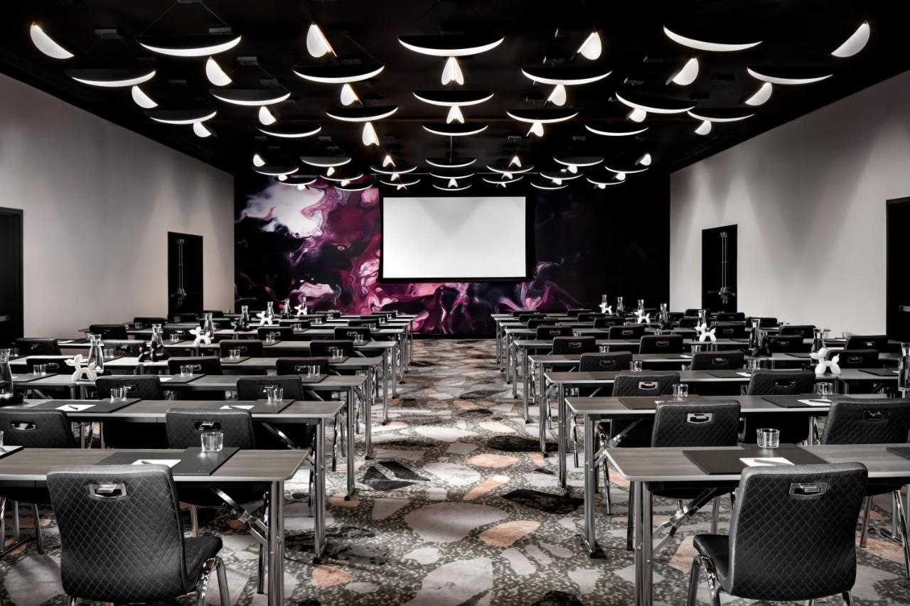 W Toronto Hotel Екстериор снимка