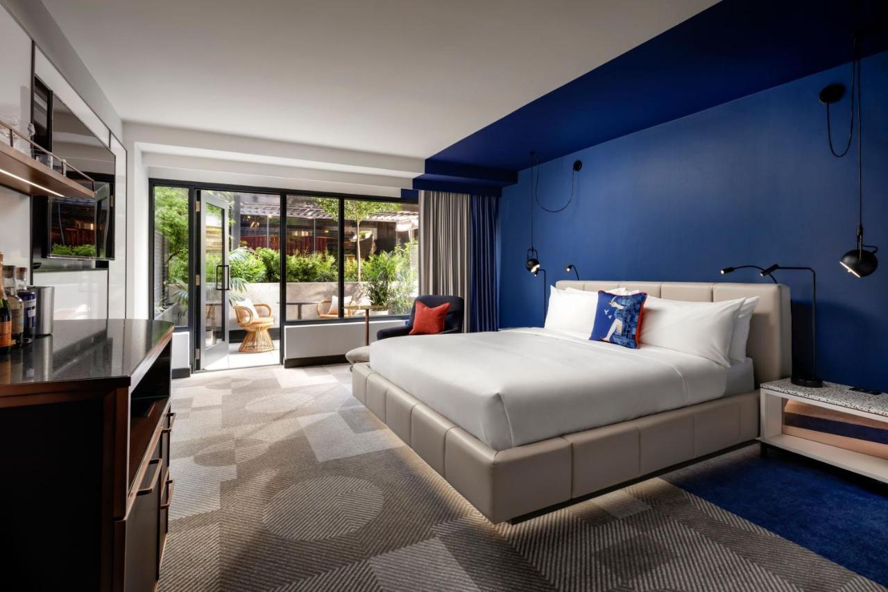 W Toronto Hotel Екстериор снимка